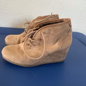 Low rise heel boots